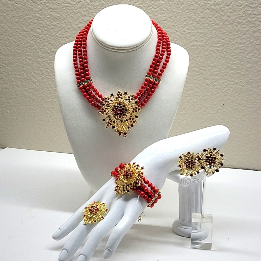 A morning vintage inspired  ended Rhinestone Choker